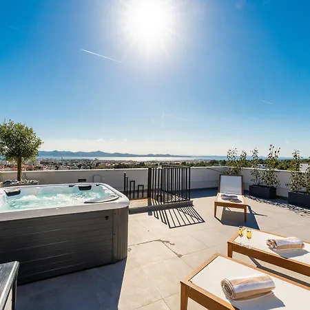 Luxury Rooftop Apartment *