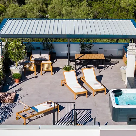 Luxury Rooftop Apartment