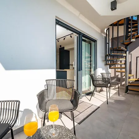 Luxury Rooftop Apartment *
